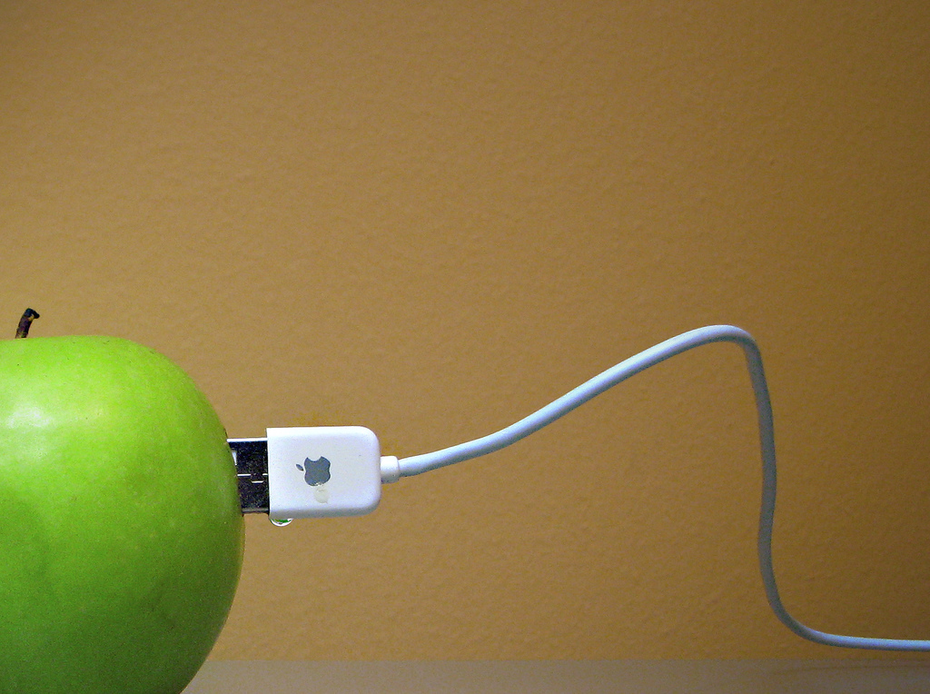 USB plugged into Green Apple